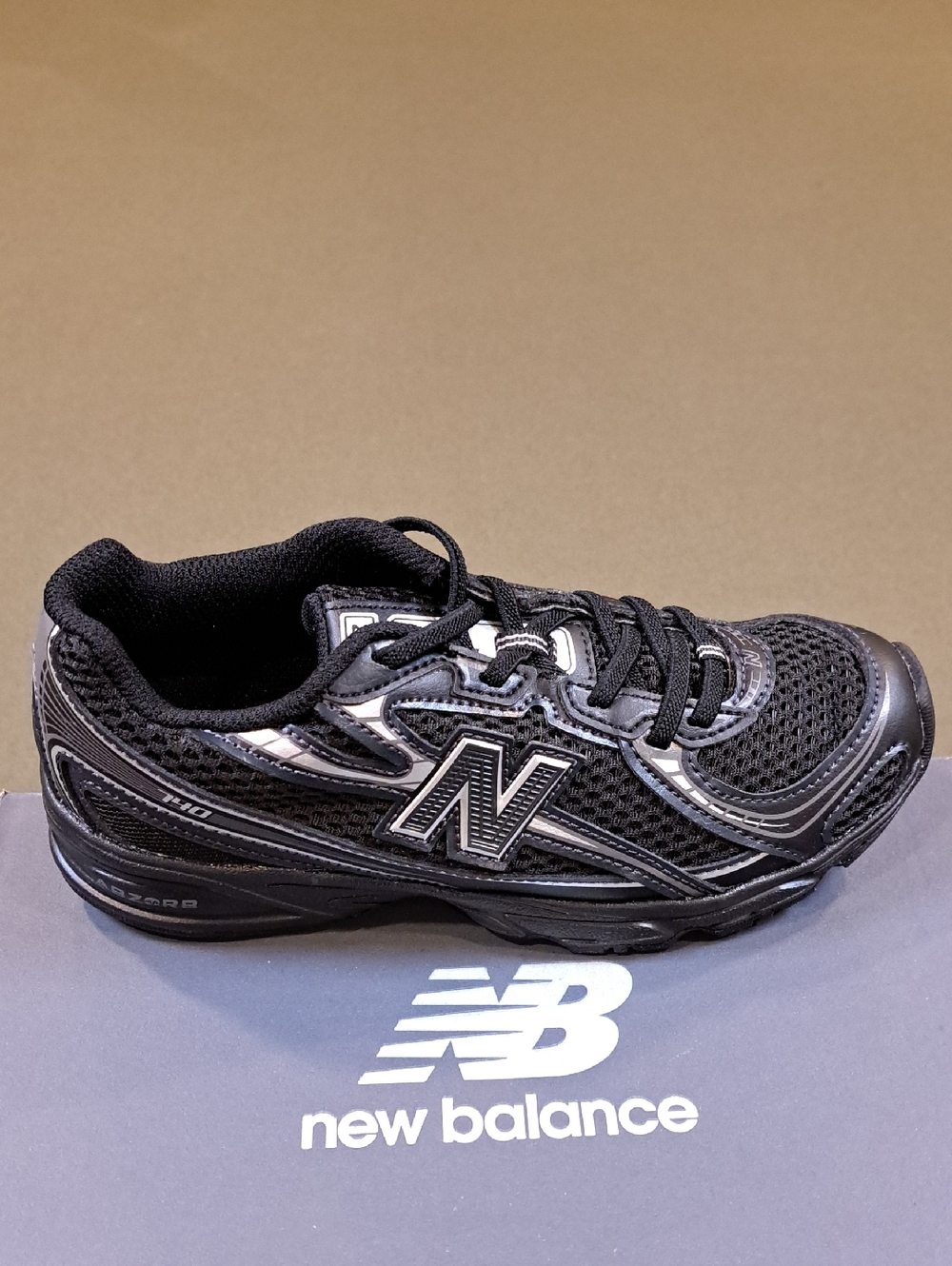 New Balance Kids 740 Bungee Lace - Color: Black/Silver Metallic - Size: Kids 1.5